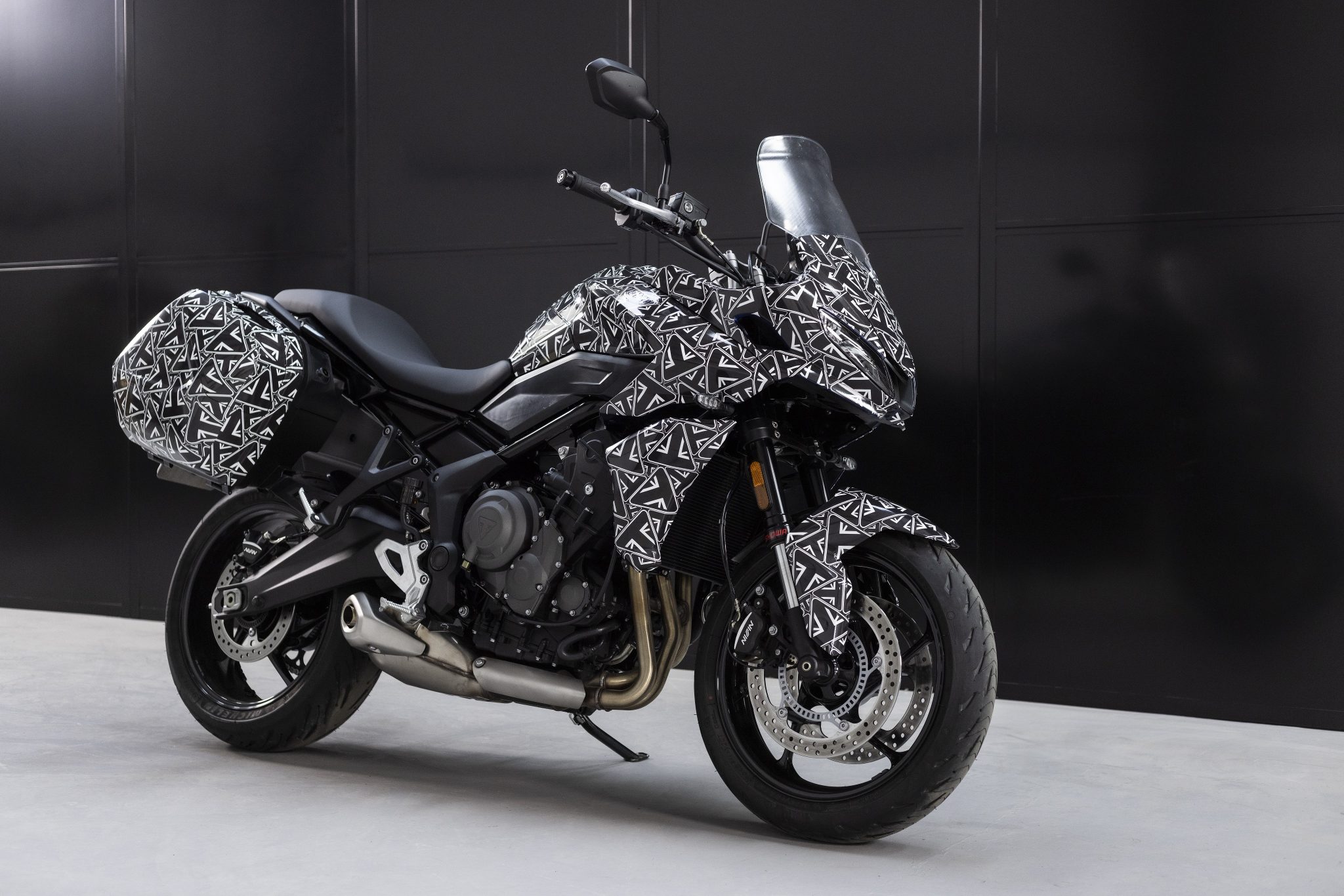 Triumph anuncia o desenvolvimento de uma nova motocicleta a Tiger